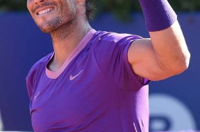 爱游戏- 波尔图常规赛惊险巴塞罗那，纳达尔砍下14记关键球，全场沸腾