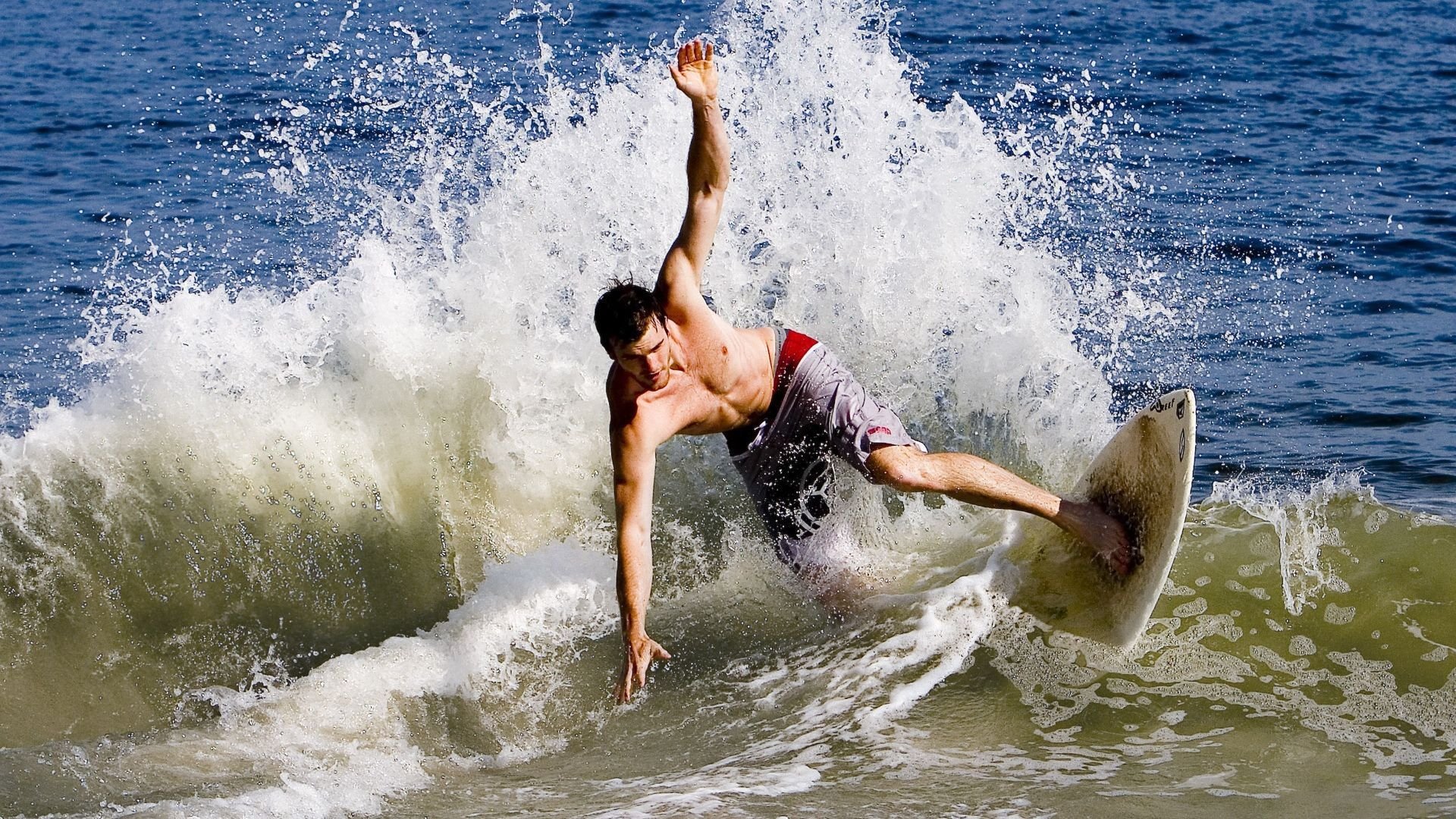 科维托娃在巴塞罗那比赛中反败为胜，险胜引发热议！再创辉煌时刻