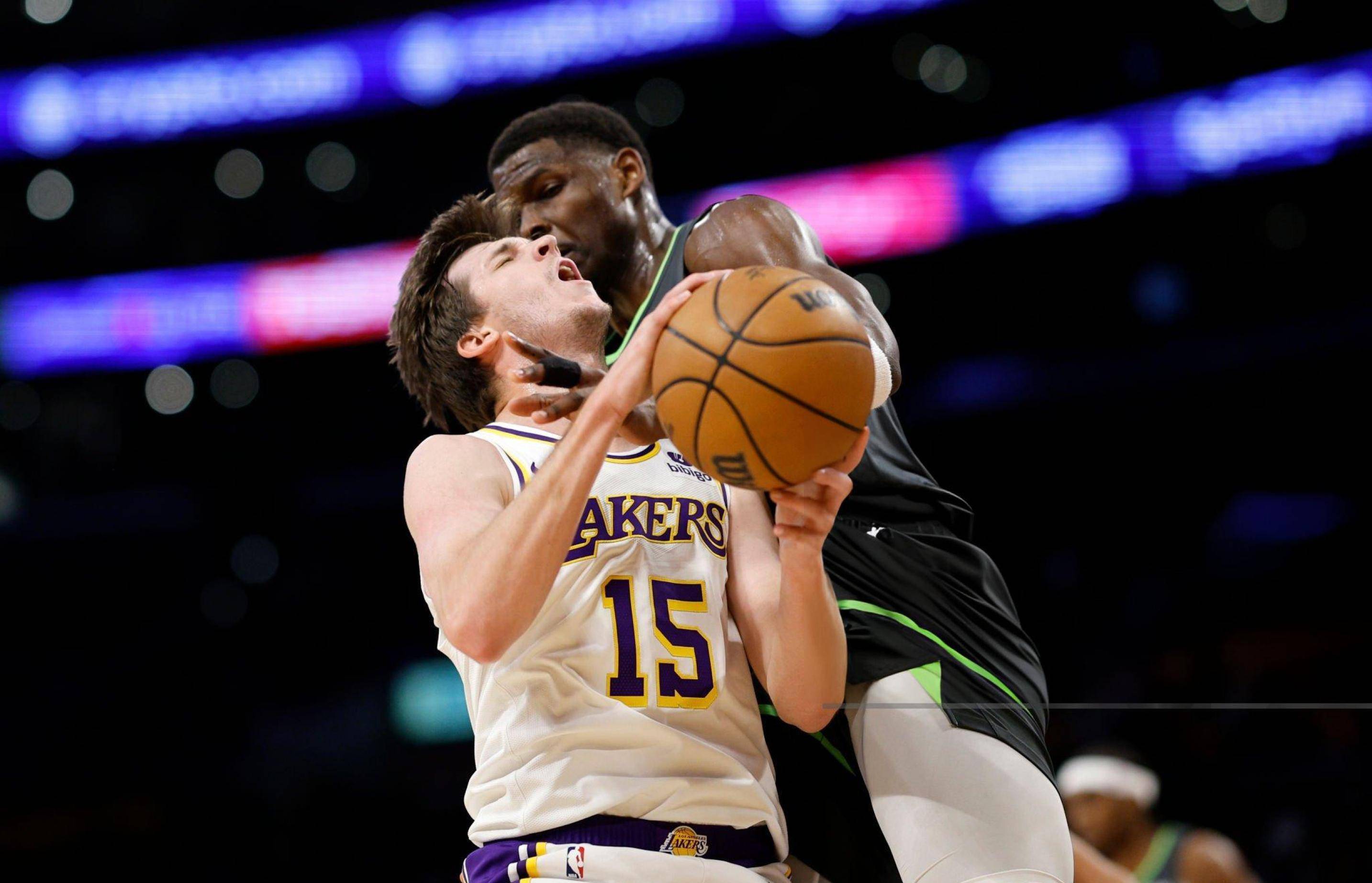 关于Rookie重要时刻比赛局势复杂，勇士带队取胜！上演精彩一战的信息