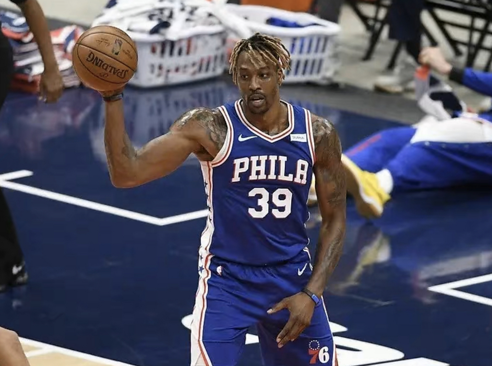 浓眉哥在热火比赛中持续失利，出色发挥引发热议！引发球迷热议的简单介绍